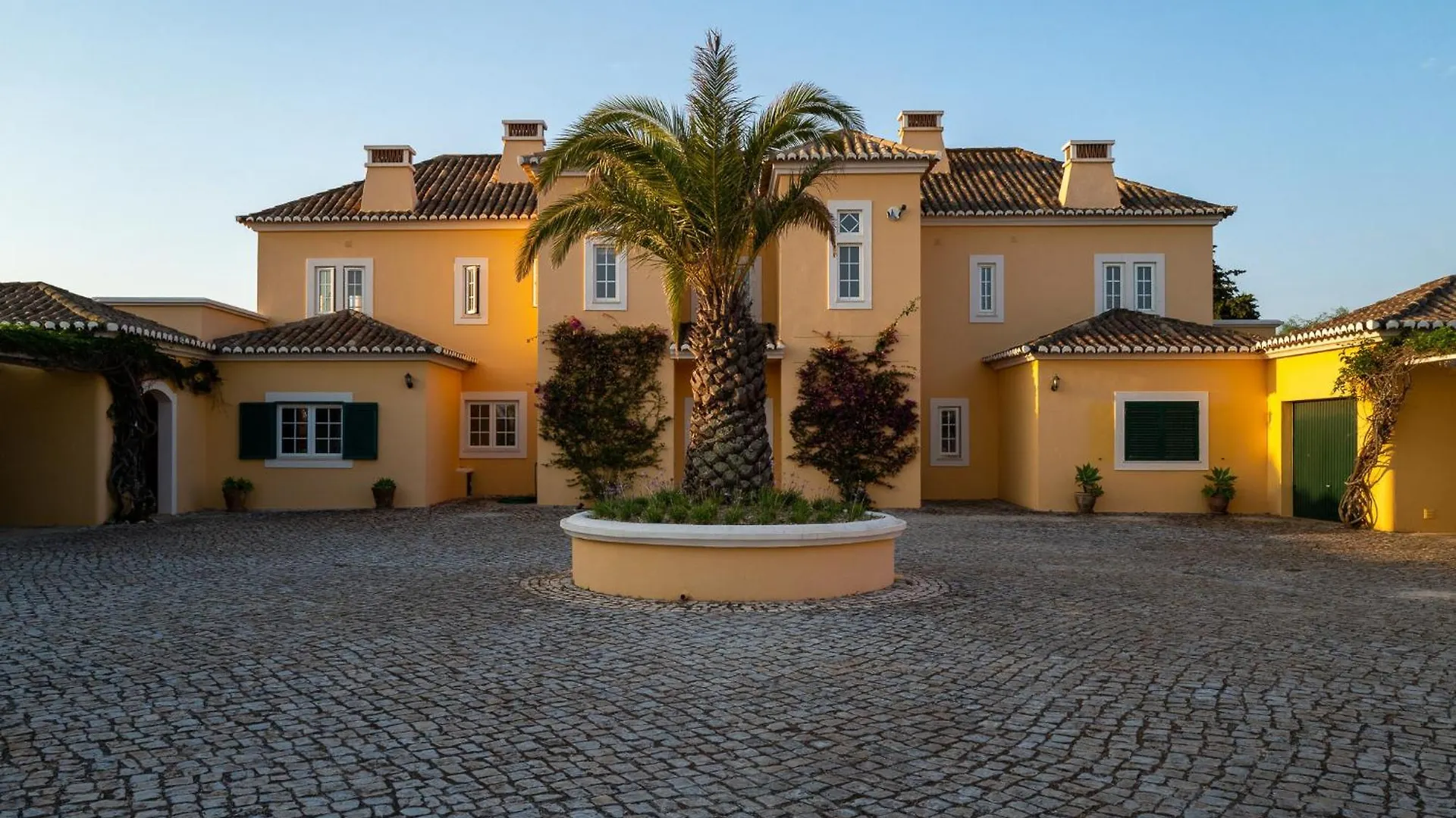 814 Monte Das Estrelicias Lagos Villa